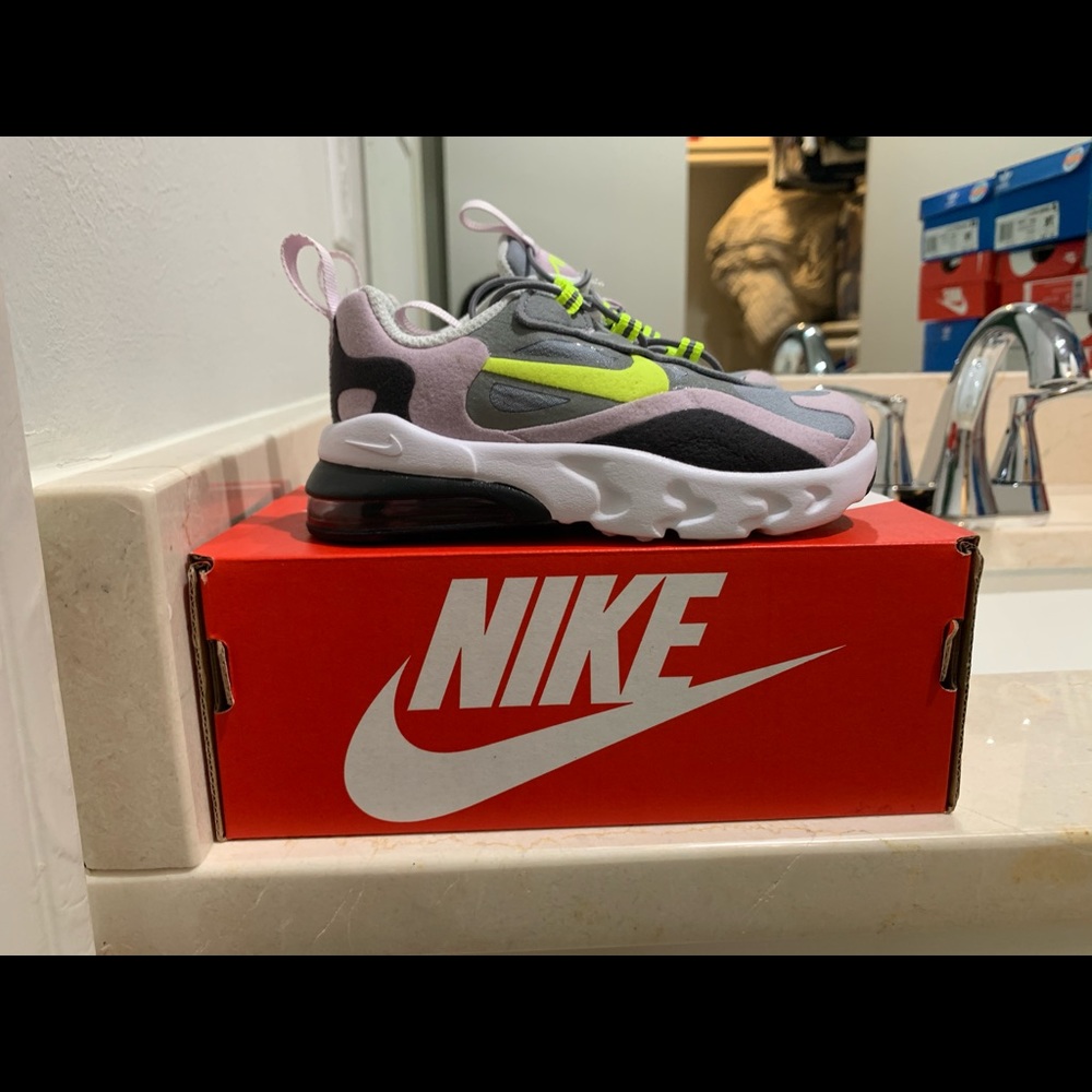 Toddler Nike Renew tennis shoes size 7c